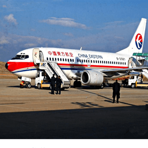 东营胜利空运公司航空快运业稳步发展的原因是什么？
